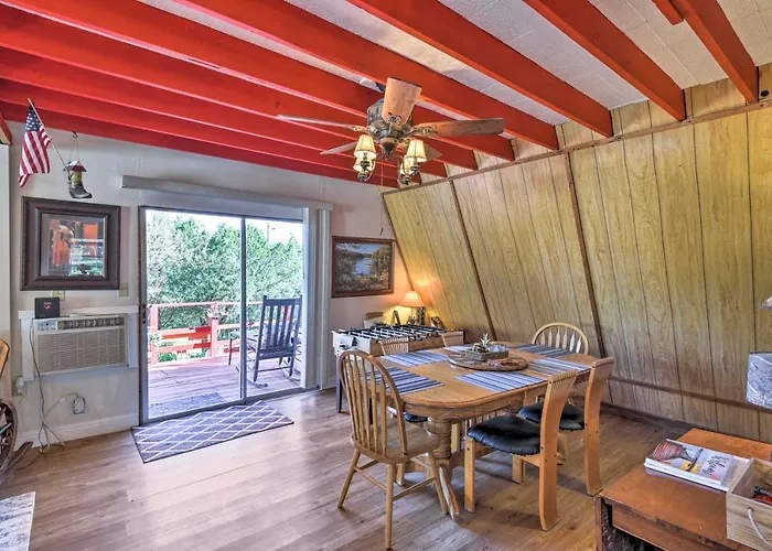 Charming Lake Creek Cabin With Pool Access And Decks