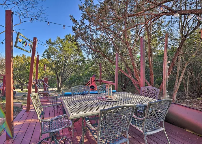 Charming Lake Creek Cabin With Pool Access And Decks