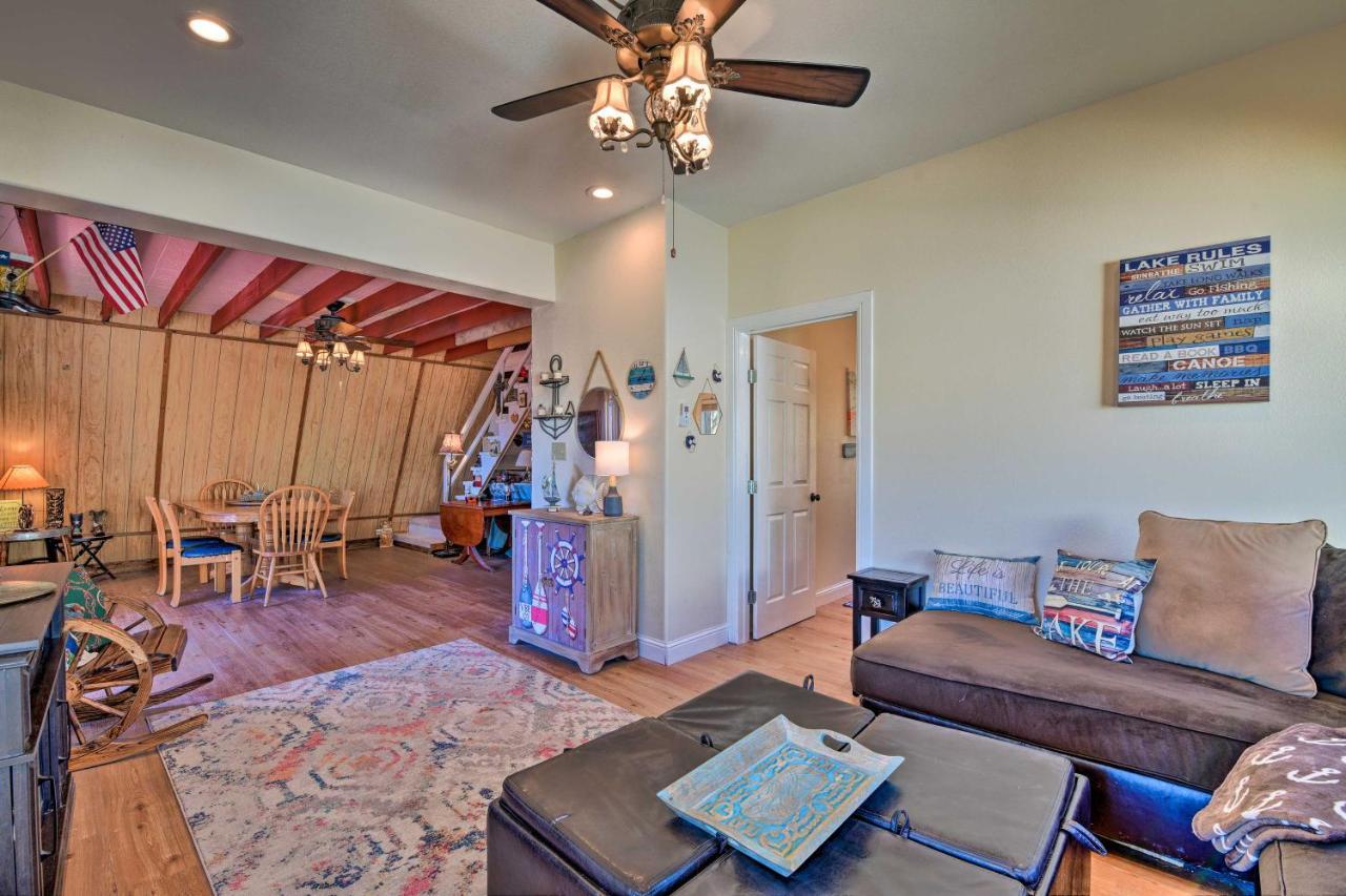 Charming Creek With Pool Access And Decks *