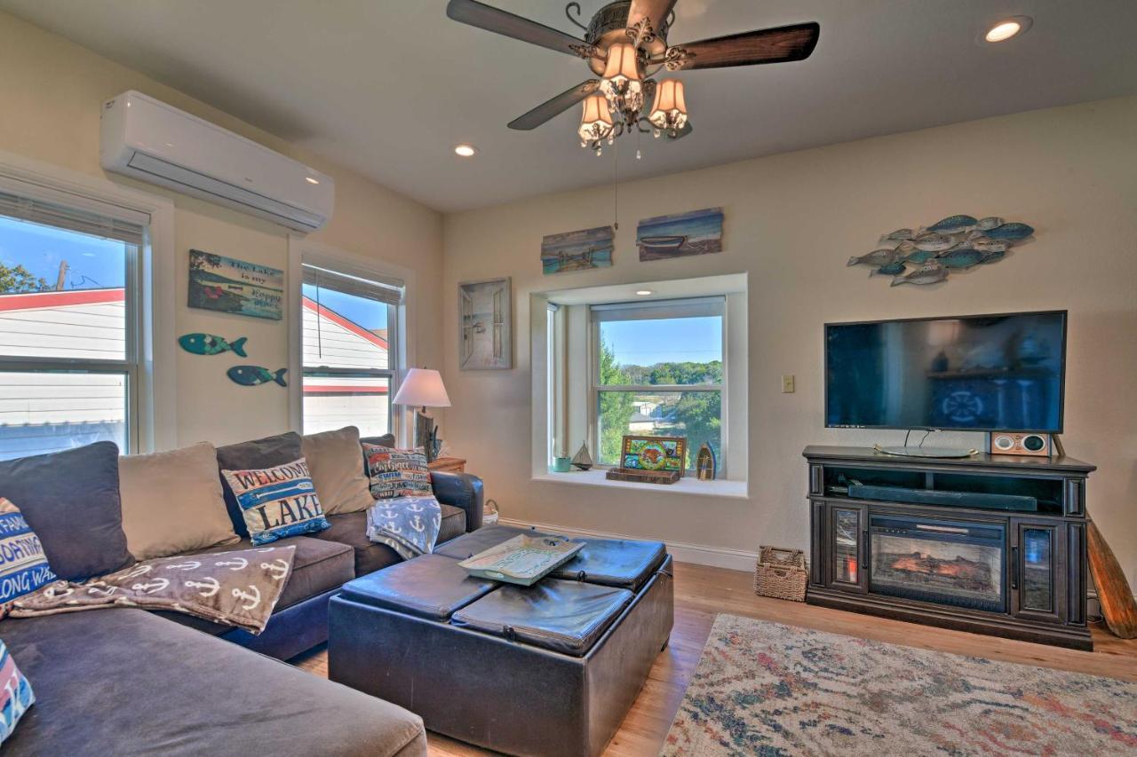 Holiday home Charming Creek With Pool Access And Decks *