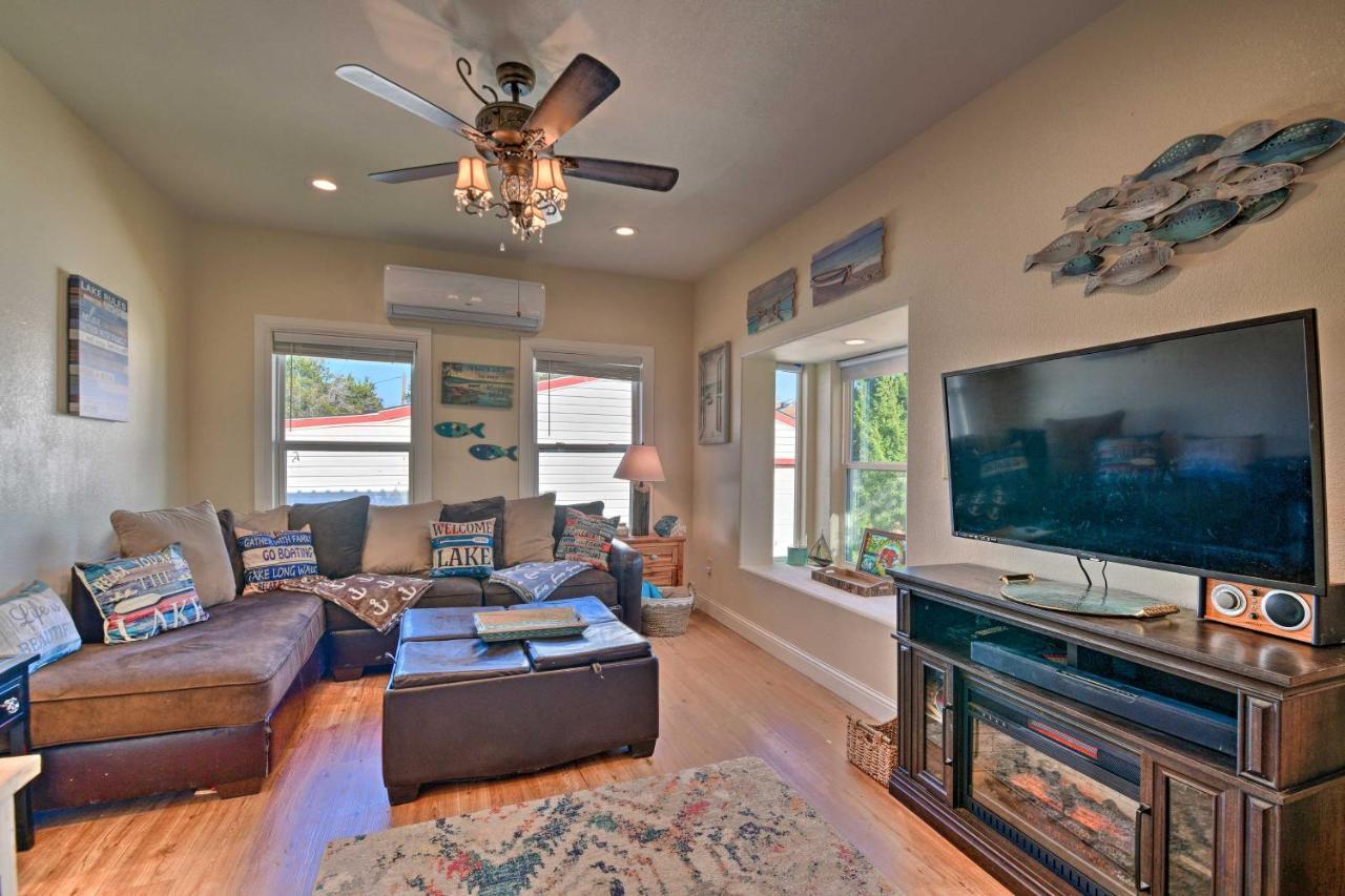 Charming Creek With Pool Access And Decks Holiday home Granbury