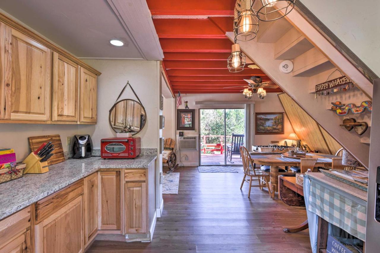 Charming Creek With Pool Access And Decks