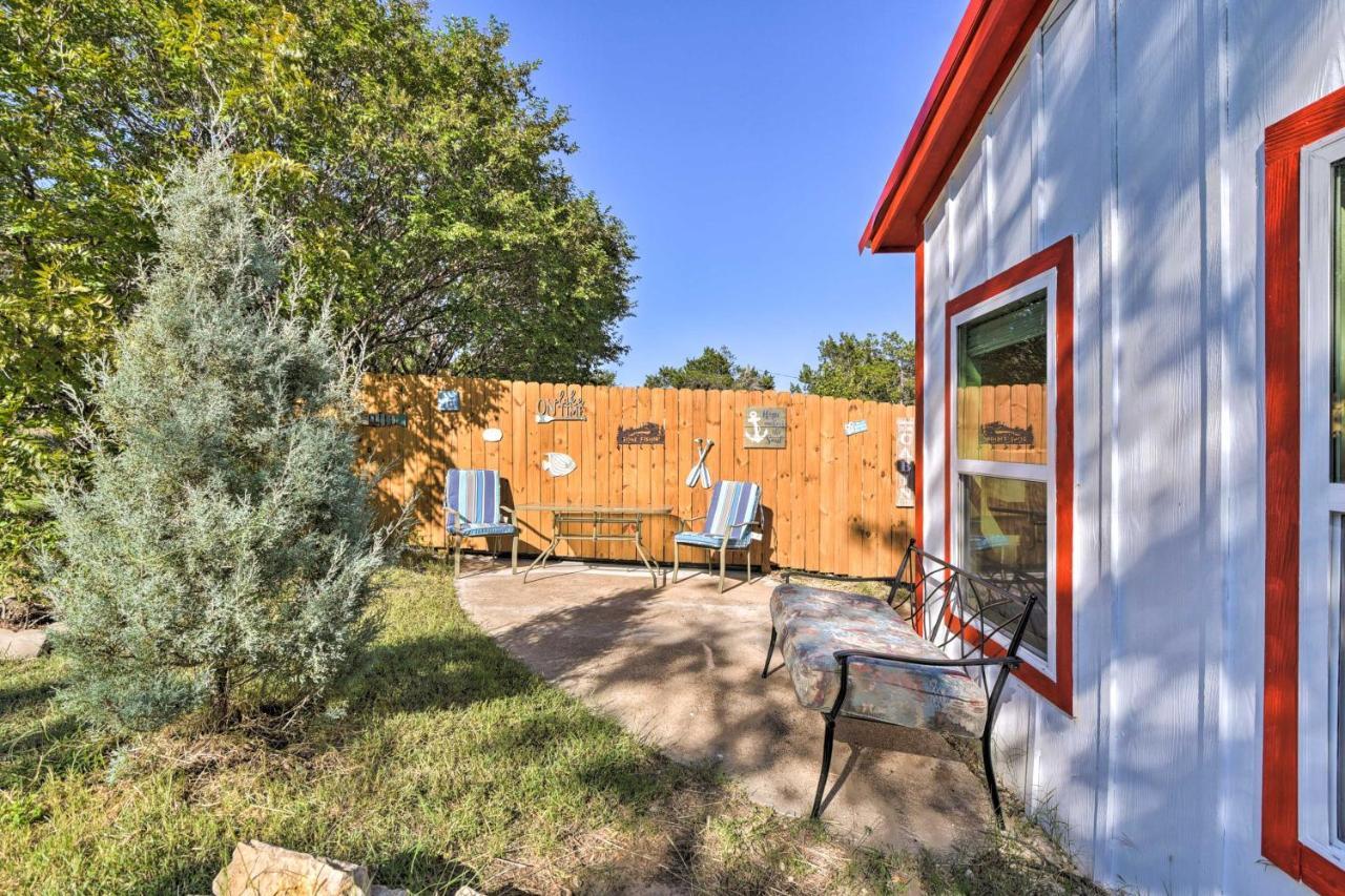 Charming Creek With Pool Access And Decks