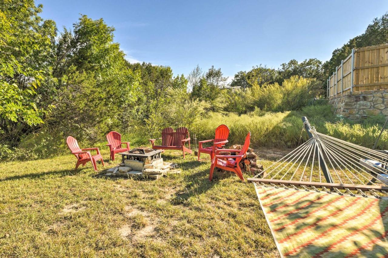Holiday home Charming Creek With Pool Access And Decks Granbury
