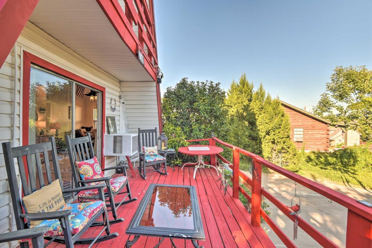 Charming Creek With Pool Access And Decks Holiday home *