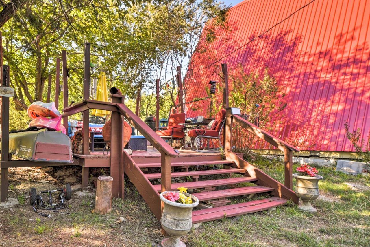 Holiday home Charming Creek With Pool Access And Decks *